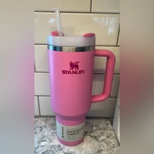Stanley 40 oz H20 FlowState Quencher in Peony Pink.